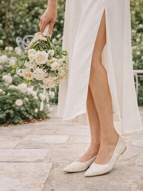 Ivory Textured Pointed Toe Flats Elegant Wedding Dress Shoes Size 6